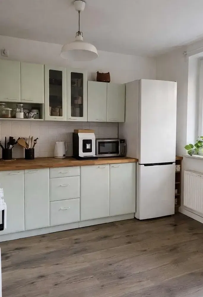 Cuisine; électroménager, lumière naturelle, style moderne, parquet