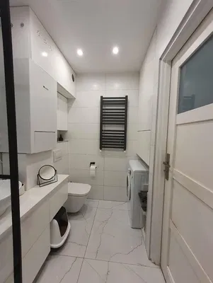 Salle de bain; carrelage, rénové, lumière naturelle, style moderne