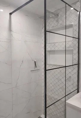 Salle de bain; carrelage, rénové, lumière naturelle, style moderne