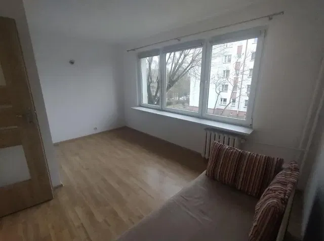 Chambre; vue, parquet, lumière naturelle