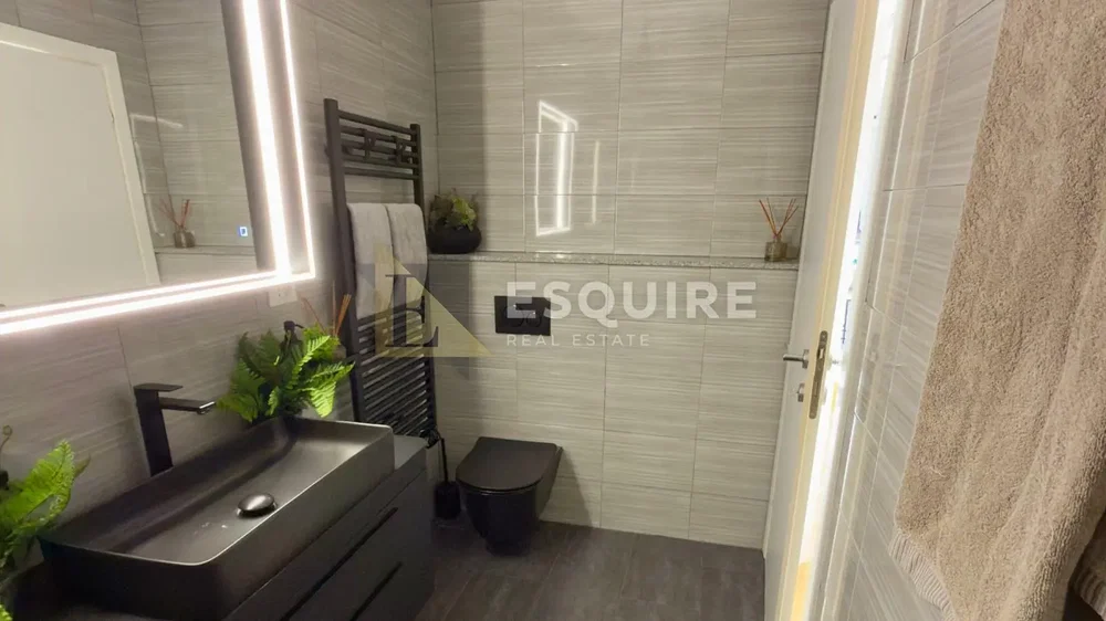 Toilette; renoviert, fliesenboden