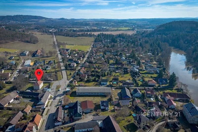 Kuća i okolina; pogled