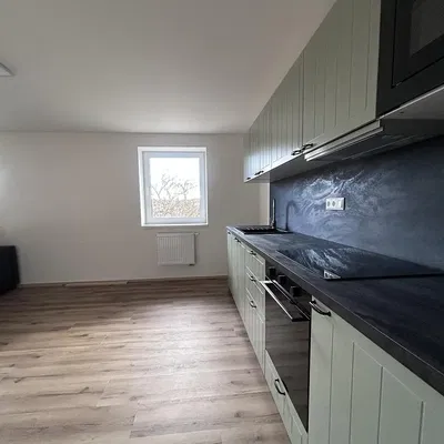 Mutfak; mutfak aletleri, doğal ışık, modern stil