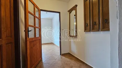 Guardaroba; pavimento in piastrelle