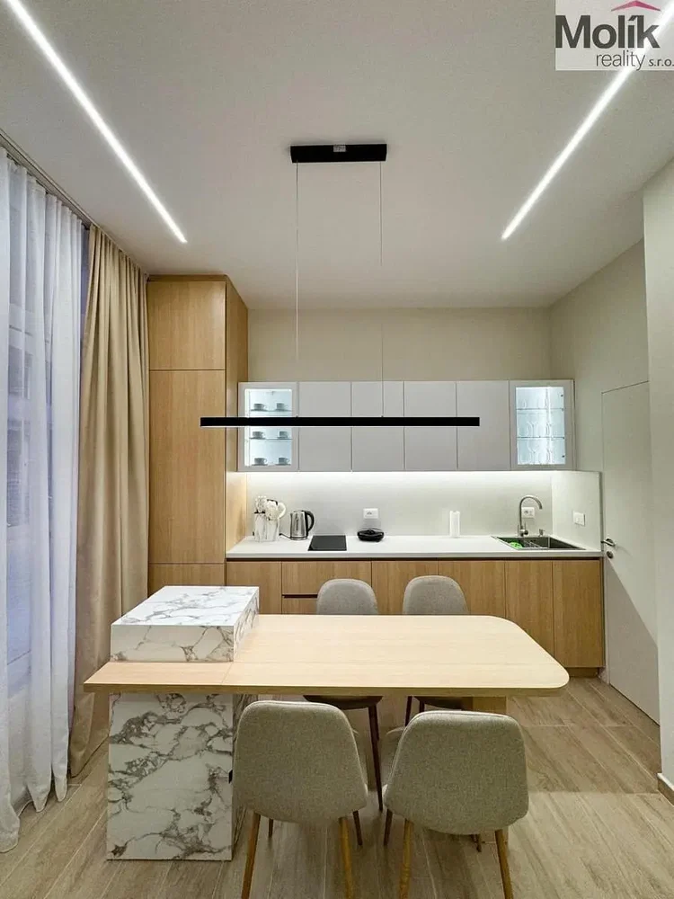 Mutfak; modern stil, tadilatlı, doğal ışık