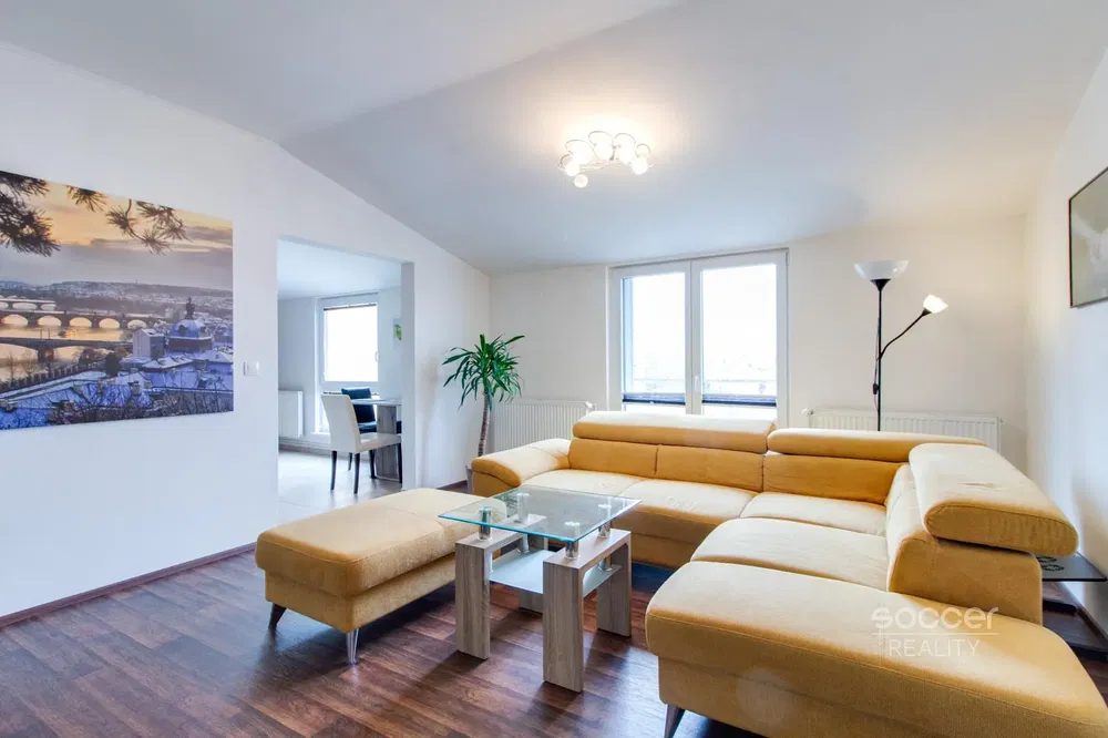 Oturma odası; doğal ışık, modern stil
