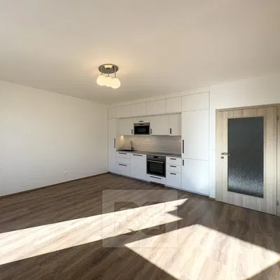 Mutfak; mutfak aletleri, doğal ışık, tadilatlı