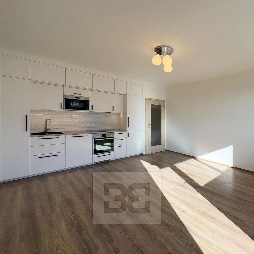 Mutfak; mutfak aletleri, doğal ışık, modern stil