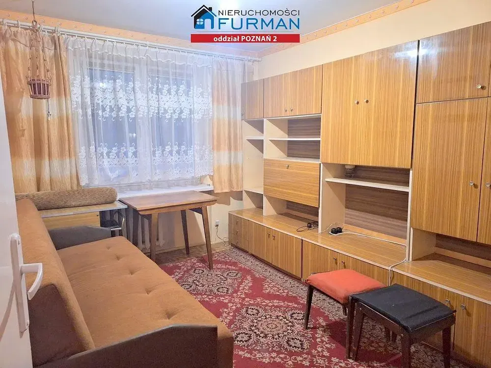 Salon; parquet, style rustique, nécessite rénovation