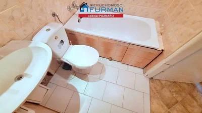 Salle de bain; carrelage, nécessite rénovation
