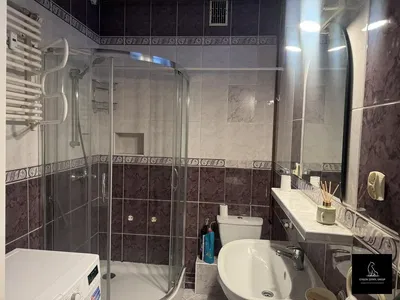 Salle de bain; carrelage, rénové, lumière naturelle, style moderne