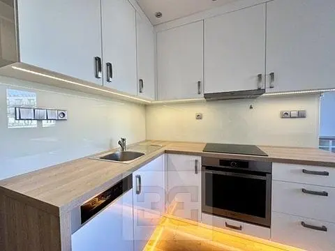 Mutfak; mutfak aletleri, tadilatlı, doğal ışık