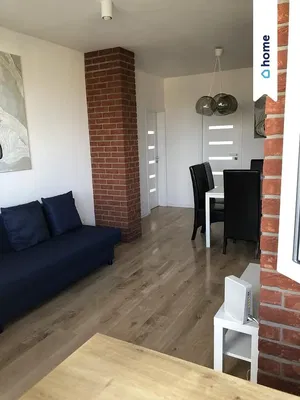 Obývací pokoj; dřevěná podlaha, moderní styl