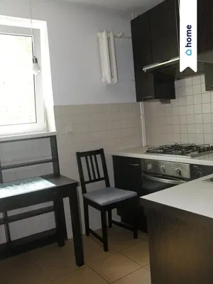 Cuisine; électroménager, carrelage, lumière naturelle