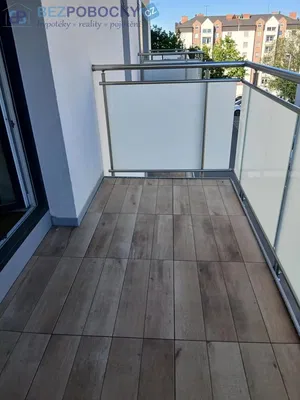 Balkon; tegelvloer, uitzicht