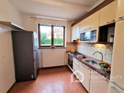 Mutfak; mutfak aletleri, manzara, doğal ışık