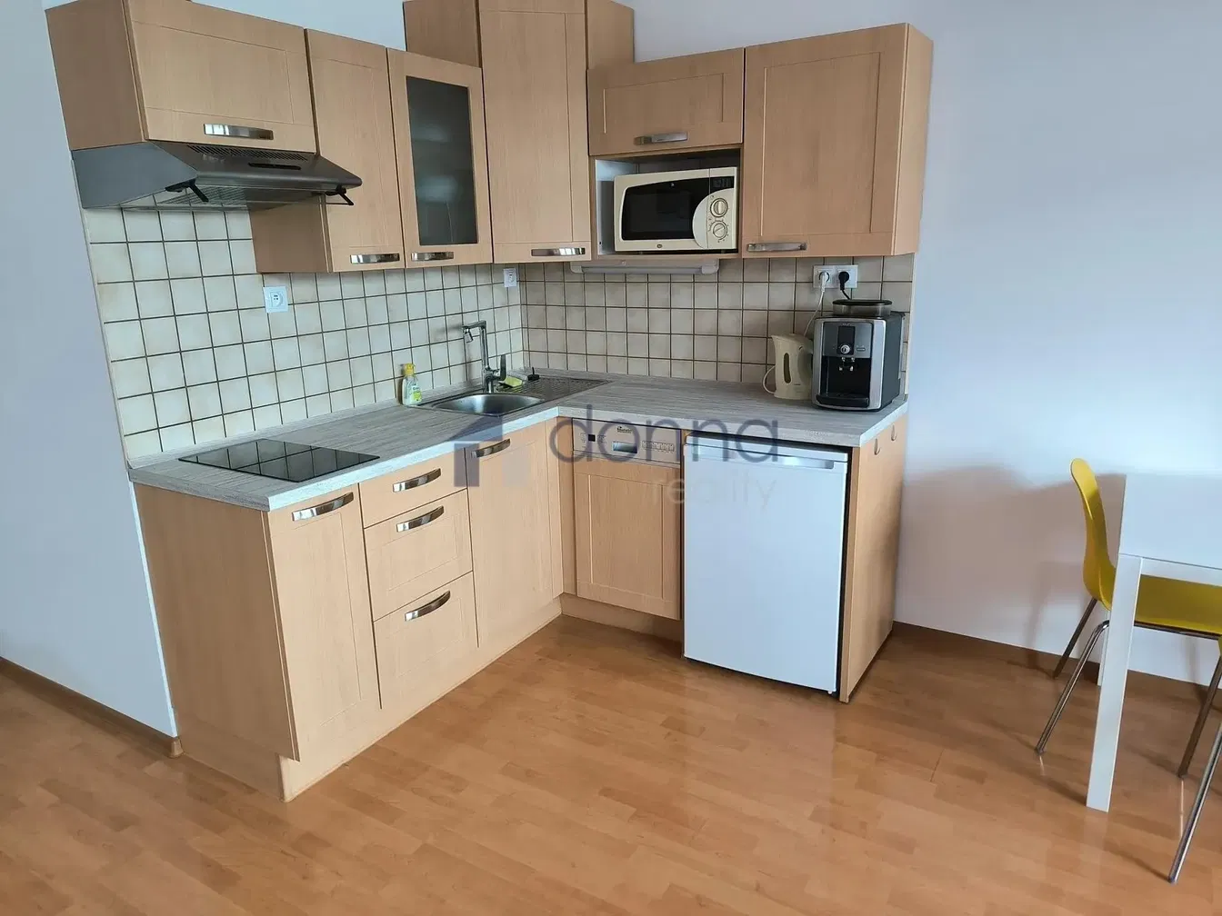 Kitchen; kitchen appliances, tile floor