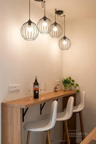 Kuhinja; moderni stil, prirodno svjetlo