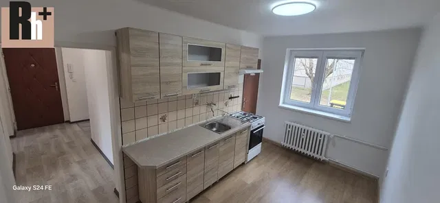 Кухня; кухненски уреди, естествена светлина, ремонтиран, плочки