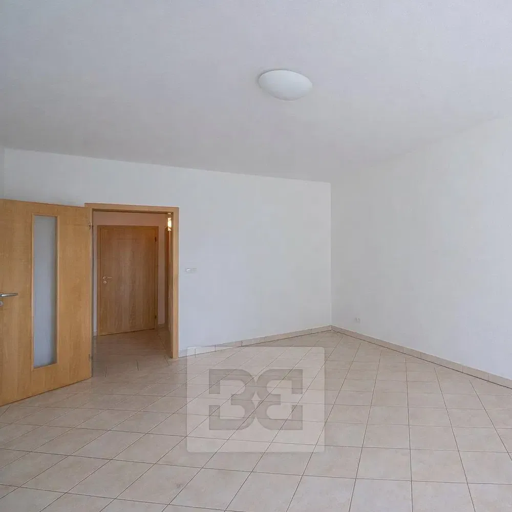 Ostatné; dlažba, prirodzené svetlo