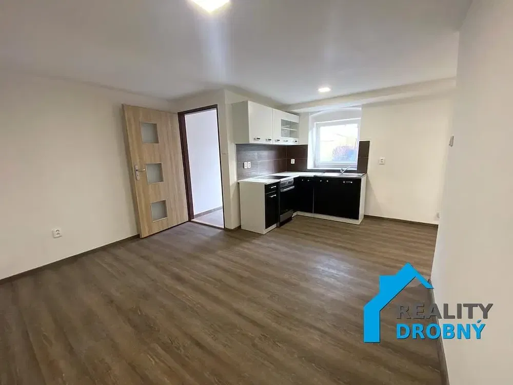 مطبخ; أجهزة المطبخ, ضوء طبيعي, مجدد, أرضية خشبية
