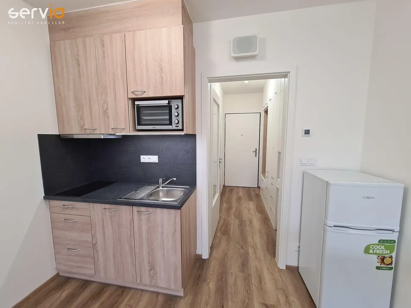 Cucina; elettrodomestici, ristrutturato, pavimento in piastrelle