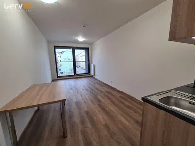 Cucina; vista, pavimento in legno, ristrutturato, luce naturale