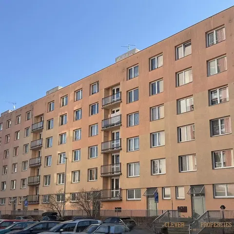 Къща и околности