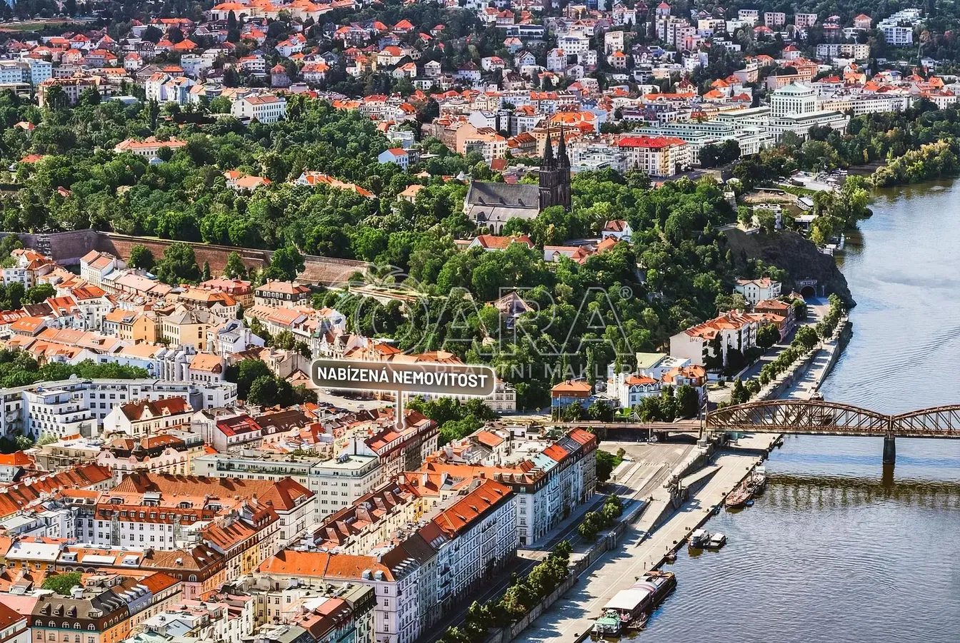 Dom a okolie; výhľad