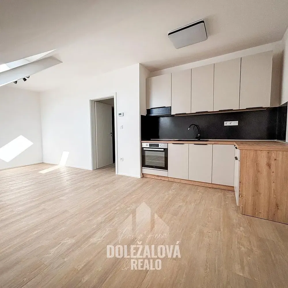 Küche; küchengeräte, tageslicht, moderner stil