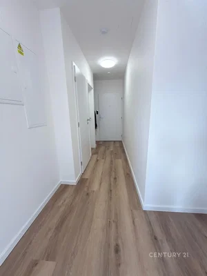 Garderobe; holzboden, tageslicht, renoviert