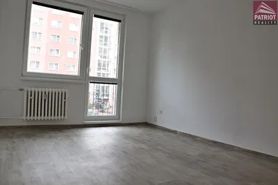Wohnzimmer; blick, fliesenboden, tageslicht, renoviert