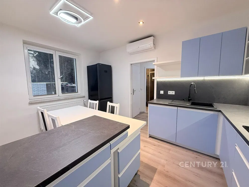 Küche; küchengeräte, tageslicht, moderner stil, renoviert