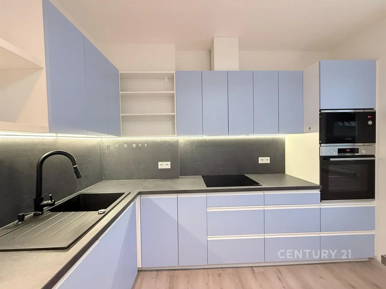 Küche; küchengeräte, renoviert, moderner stil