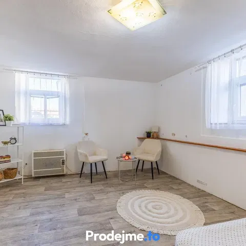 Σαλόνι; φυσικό φως, μοντέρνο στυλ, ξύλινο πάτωμα