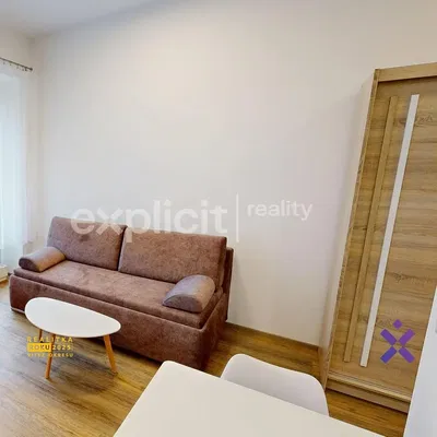 Wohnzimmer; holzboden, tageslicht, moderner stil