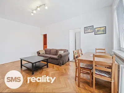 Wohnzimmer; holzboden, tageslicht