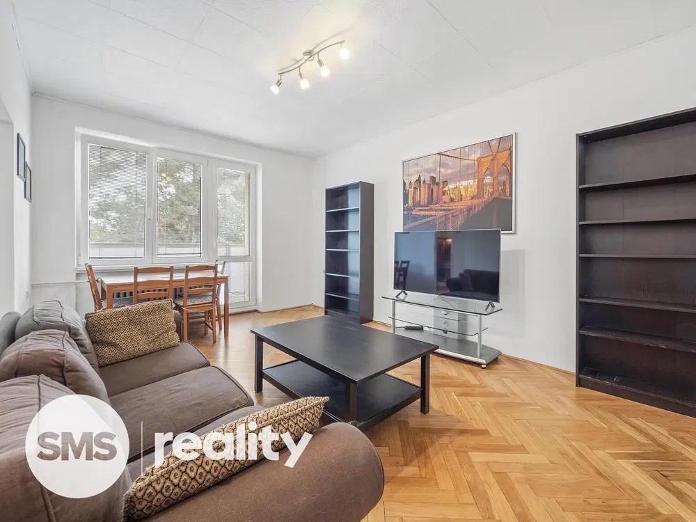 Wohnzimmer; holzboden, tageslicht, moderner stil