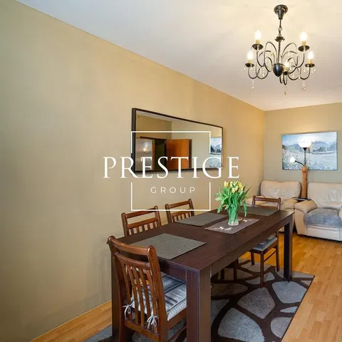 Living room; wood floor, natural light, modern style