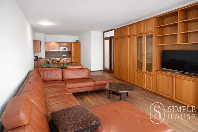 Living room; wood floor, natural light, modern style