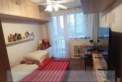 Spavaća soba; prirodna svjetlost, moderan stil