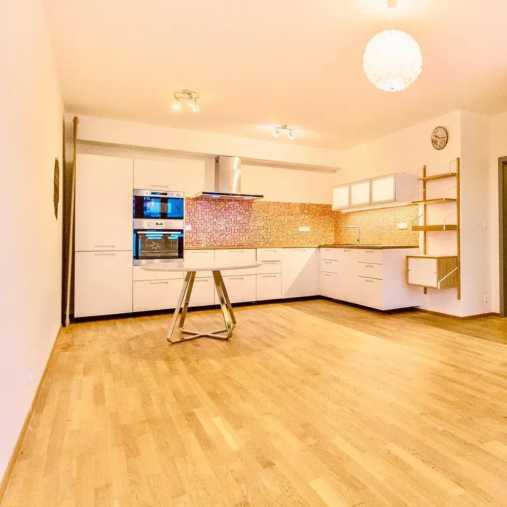 Küche; küchengeräte, tageslicht, moderner stil