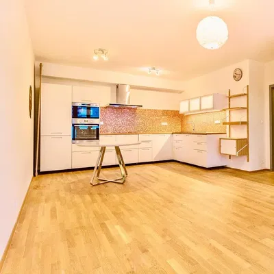 Küche; küchengeräte, tageslicht, moderner stil