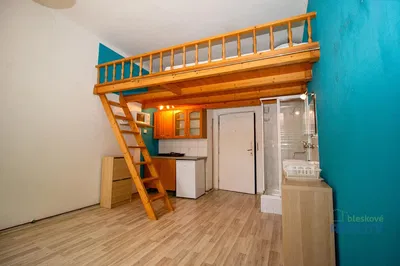 Cucina; pavimento in legno