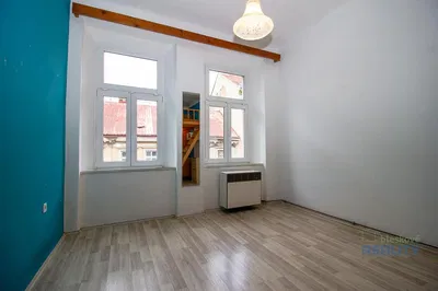 Soggiorno; luce naturale, pavimento in legno