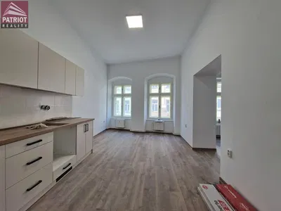 Küche; tageslicht, renoviert, fliesenboden