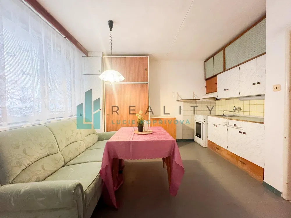 Cocina; suelo de baldosas