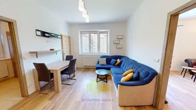 Wohnzimmer; tageslicht, holzboden, moderner stil