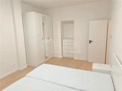 Slaapkamer; houten vloer, gerenoveerd, natuurlijk licht, moderne stijl