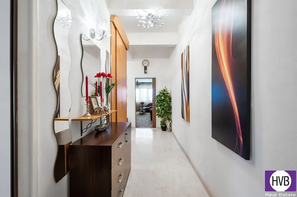 Garderoba; prirodno svjetlo, moderni stil, pločice